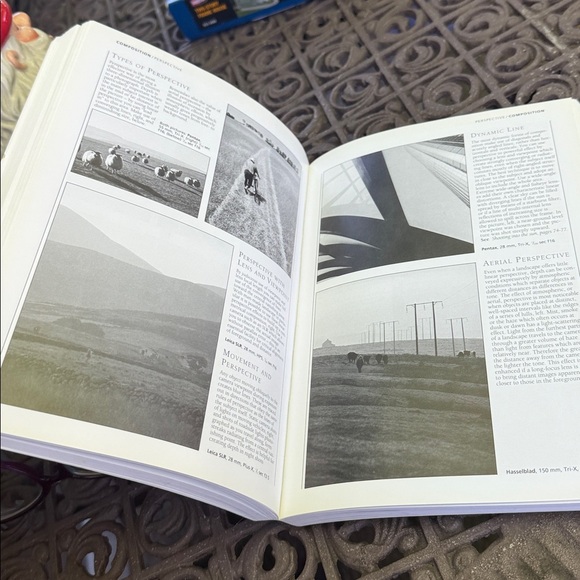 The Photographer’s Handbook by John Hedgecoe. Third edition Paperback. - Picture 10 of 10